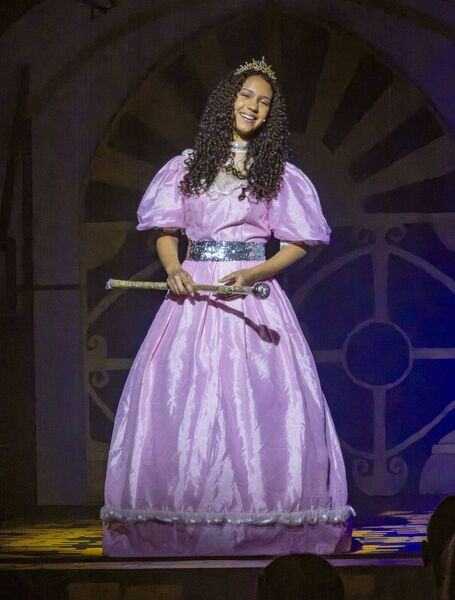 Zena Deyassa as Glinda
