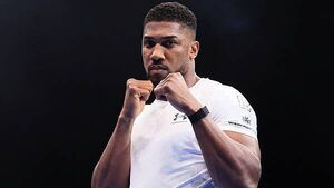 Anthony Joshua returns to the gym following car crash