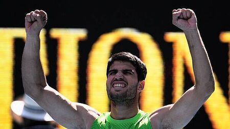 Carlos Alcaraz eases into quarter-finals with straight sets win over Tommy Paul