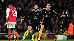 Matheus Cunha fires Man Utd to thrilling comeback win at Arsenal to stun leaders