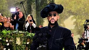 Cher accidentally calls Kendrick Lamar Luther Vandross in record of the year win Cher accidentally calls Kendrick Lamar Luther Vandross in record of the year win