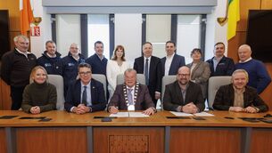 <p>Cathaoirleach of Carlow County Council Ken Murnane signs contracts for energy upgrades to Visual arts centre. Also shown are senior members of the council and the arts centre as well as Aramark Energy Ireland Photo: Michael O'Rourke Photography 2026</p>