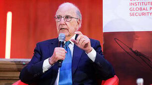 Woman (60s) dies after being struck by lorry in Mayo