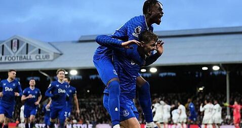 Everton stage late comeback to stun Fulham