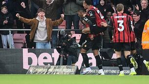 Everton stage late comeback to stun Fulham