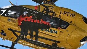 Lindsey Vonn airlifted off mountain after crashing in Olympic women’s downhill