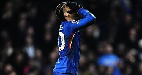 Chelsea throw away two-goal lead to drop points at Leeds