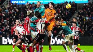 Van Dijk header gives Liverpool victory at Sunderland