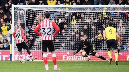 Habib Diarra’s controversial penalty earns Sunderland FA Cup win at Oxford