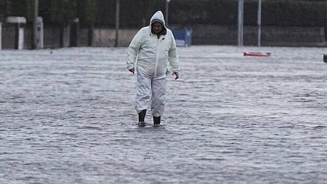 Minister says flood relief plans should not need to be cut due to science centre