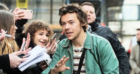 Harry Styles to pull ‘double duty’ on Saturday Night Live