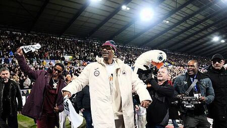 Snoop Dogg welcomed by excited football fans on first Swansea visit