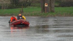 <p>Kildare Civil Defence searching the Barrow</p>