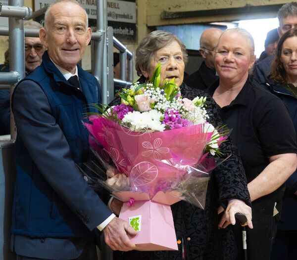 Former manager John Murphy presents a bouquet of flowers to Lily Jackman (canteen supervisor), also shown is Maria Johnson (catering manager) Former manager John Murphy presents a bouquet of flowers to Lily Jackman (canteen supervisor), also shown is Maria Johnson (catering manager)