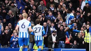 Danny Welbeck hits Brighton winner to keep Nottingham Forest in relegation mire