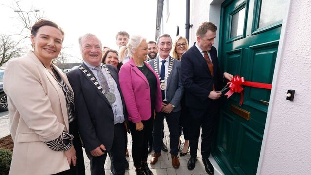 <p>TD Catherine Callaghan, cathaoirleach of Carlow County Council Ken Murnane, cllrs Andrea Dalton, Adrienne Wallace and Ben Ward, minister of state Jennifer Murnane O'Connor, cllr Fintan Phelan, mayor Paul Doogue, MEP Cynthia Ní Mhurchú and minister for housing James Browne cutting the ribbon on the Barrack Street social housing development on 2 March. Photo: Michael O'Rourke Photography 2026</p>
