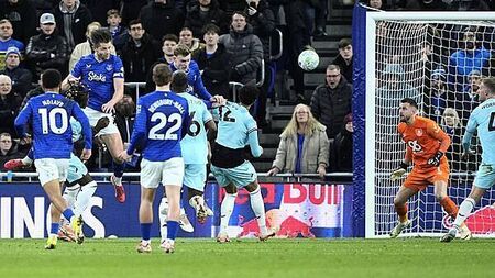 James Tarkowski and Kiernan Dewsbury-Hall score in Everton home win over Burnley