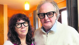<p class="contextmenu internal_Caption">Visually-impaired couple Noreen Carter and Will McGuill wearing the Ray-Ban Meta Gen 2 glasses</p>