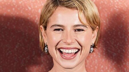 Jessie Buckley says she is ‘lover of cats’ as actress clarifies earlier comments