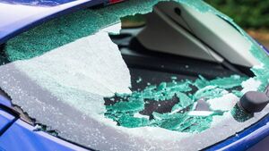 Vandal smashes car window in Bagenalstown