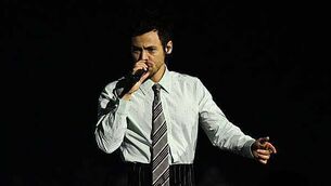 Modern Family stars Jesse Tyler Ferguson and Ariel Winter visit Dublin