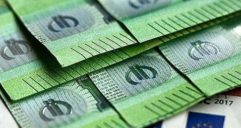 Households save €1 in every €8 as experts urge smarter investment