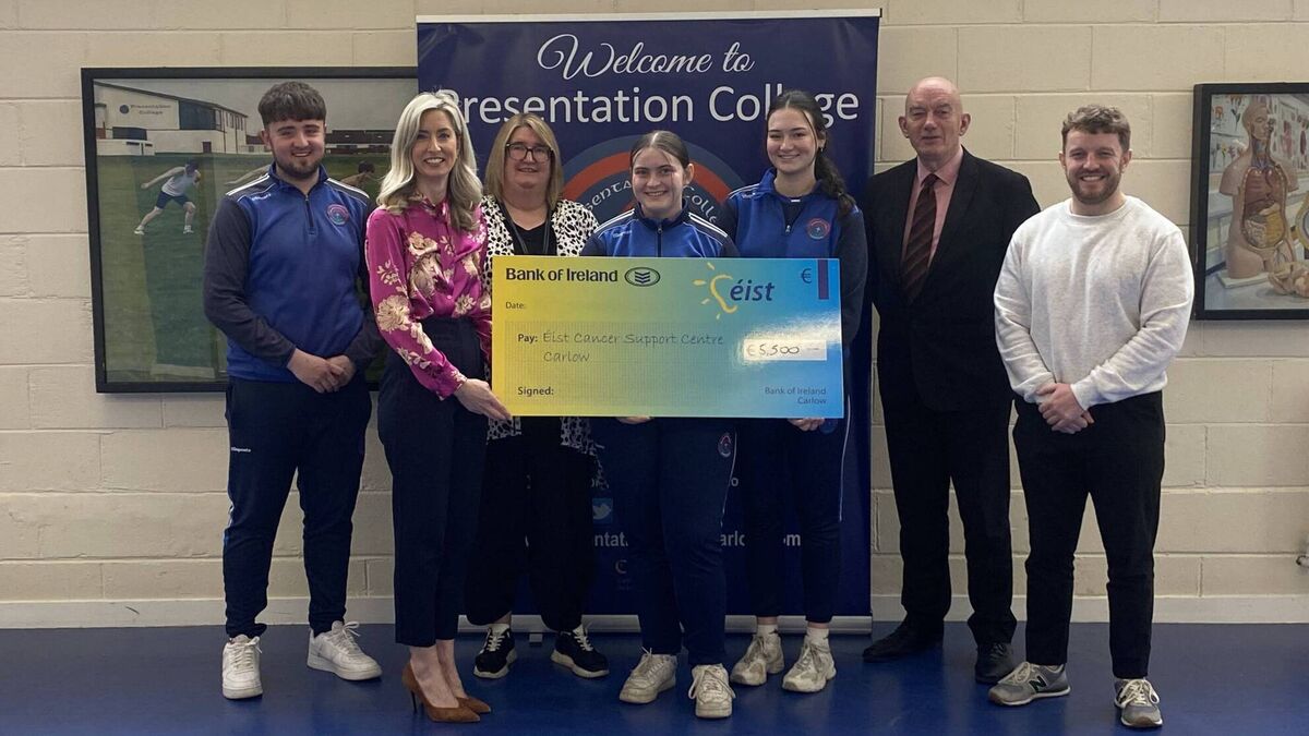 Presentation students present €5,000 cheque to Éist