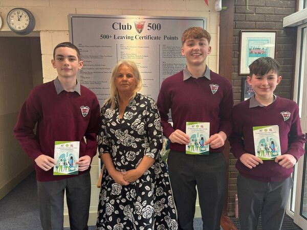 Minister of state Jennifer Murnane O'Connor with students from Presentation de la Salle, Bagenalstown at the launch of her national anti-vaping campaign 