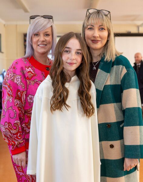 Doireann Nic Roibeáird, her mother Jill (left) and sponsor Aidín Roberts