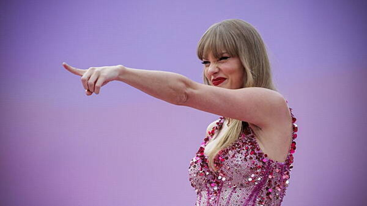 Taylor Swift pays tribute to Elizabeth Taylor with new music video