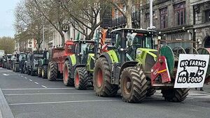 Fuel protests: Traffic backed up on M4 and N7 as protestors head towards the city centre
