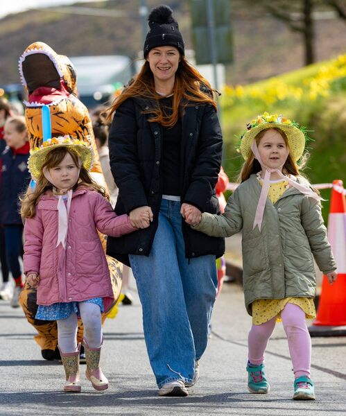 Michelle Kelly with her daughters Ada and Frankie 