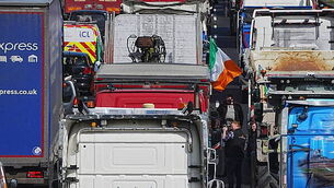 Protesters plan to meet with Government as over 100 forecourts out of fuel and traffic chaos continues