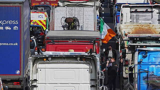 Haulage group offers to be ‘honest broker’ between protesters and government