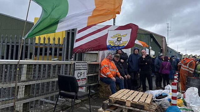 Fuel protests: Defence Forces and gardaí clear Galway docks barrier