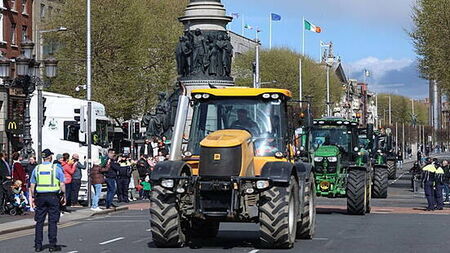 Fuel Protests: Trucks hold up traffic on the N4, Dublin Town 'O'Connell Street must never be closed off again'