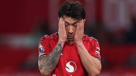 'Game's gone': Roy Keane slams Martinez hair pull red card