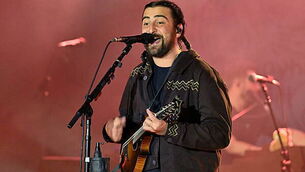 Ariana Grande takes lie detector test in first look at Focker In-Law Ariana Grande takes lie detector test in first look at Focker In-Law