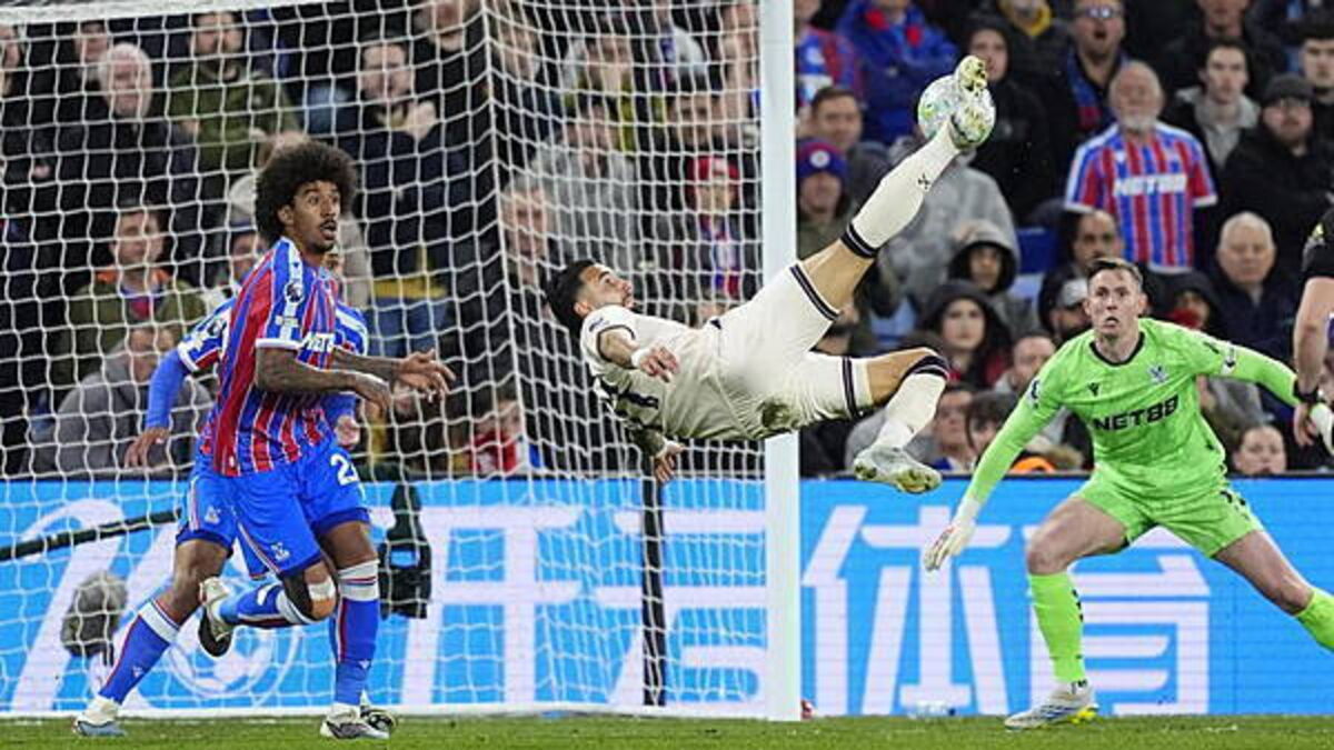West Ham move two points clear of drop zone and relegate Wolves with Palace draw