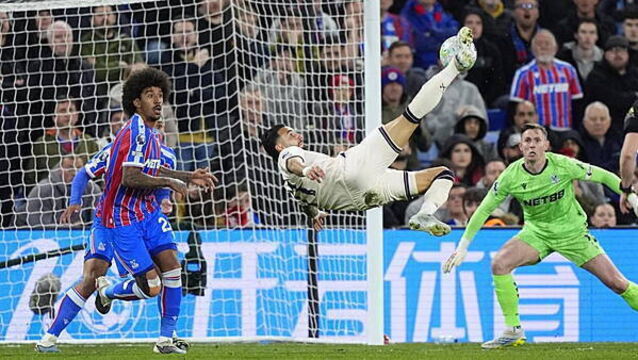 West Ham move two points clear of drop zone and relegate Wolves with Palace draw