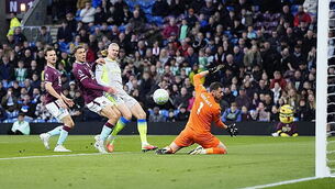 Leeds snatch last-gasp equaliser at Bournemouth to move to brink of safety