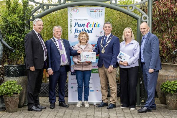 Colin Duggan (MD The Woodford Dolmen Hotel), Cllr Ken Murnane (Cathaoirleach County Council), Bríde de Róiste (Pan Celtic), Cllr Paul Doogue (Mayor of Carlow), Emma Uí Bhroin (Pan Celtic) and Kieran Comerford (Carlow LEO).