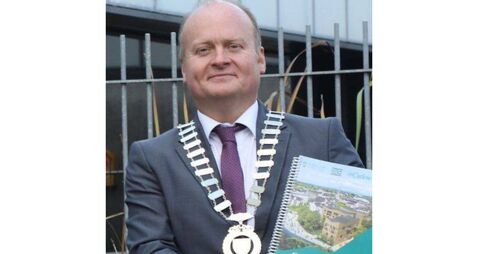 Mayor branded ‘a disgrace’ by party colleague in row over chain 