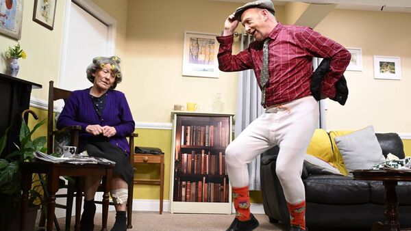 Masie Mc Garry (Liz Roche) and Joe Duggan (John Brophy).