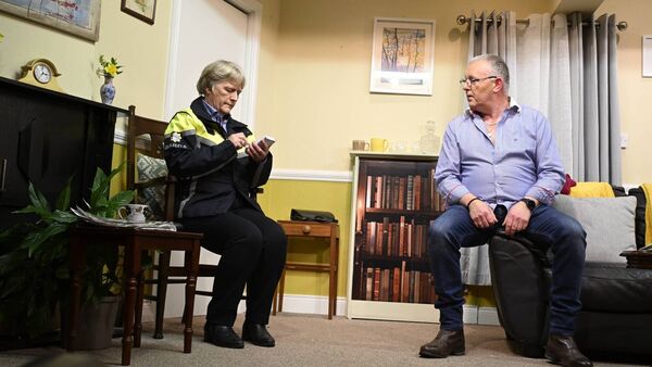 Garda Niamh Ryan (Ann Whitford) Hugie Mc Garry (Edmond Kearney)