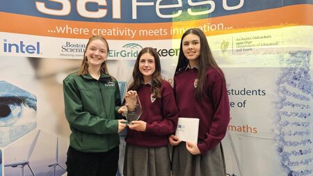 Róisín and Méabh receive climate award at SciFest