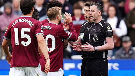 Ref and VAR praised for ‘really good teamwork’ in disallowing of West Ham goal