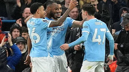 Phil Foden shines as Man City keep pressure on Arsenal with Crystal Palace win