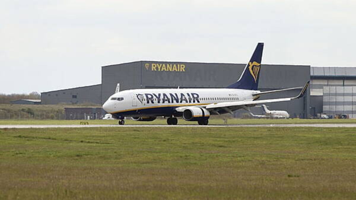 Ryanair sees fares and costs under pressure due to Iran war