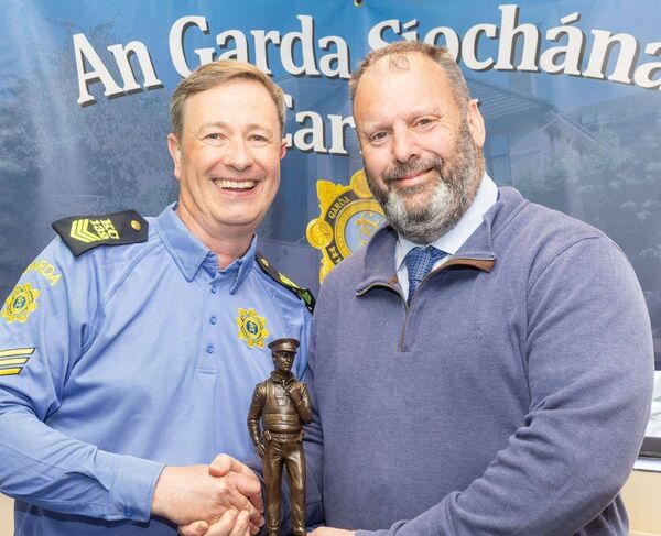 Detective Sergeant Stephen Delaney, on behalf of the Association of Garda Sergeants and Inspectors (AGSI), makes a presentation to Sergeant Egan Detective Sergeant Stephen Delaney, on behalf of the Association of Garda Sergeants and Inspectors (AGSI), makes a presentation to Sergeant Egan